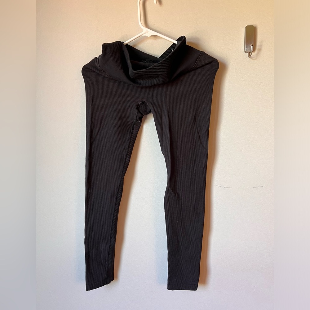 Ribbed Black Seamless Leggings